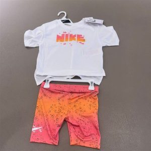 nike completo t-shirt e pantaloncino