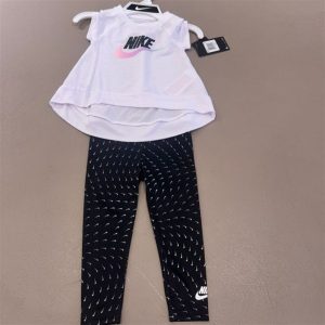 nike completo t-shirt e leggings