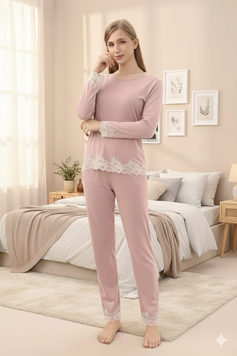 Pigiama donna Elegance in Viscosa Naturale con inserti di pizzo bianco – Rosa Cipria.