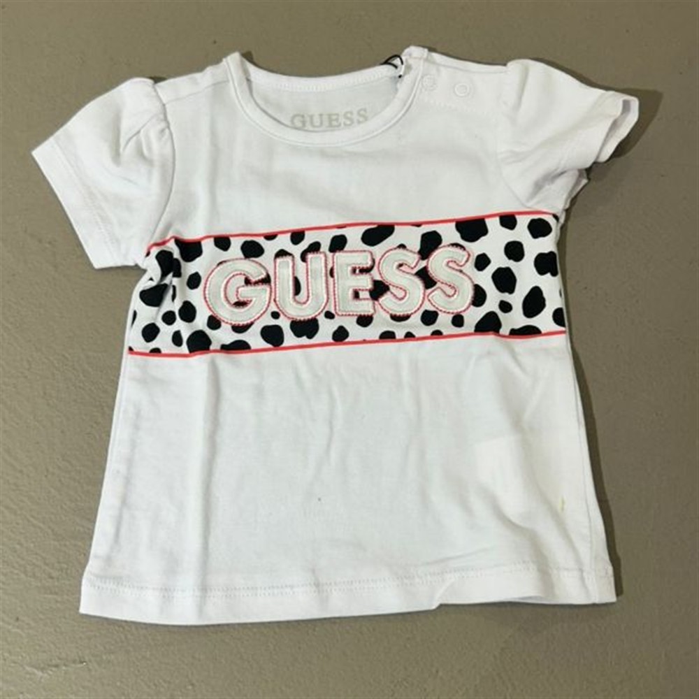 guess t-shirt bianca con chiazze nere