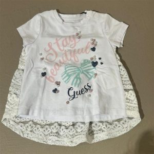 guess t-shirt con ricamo dietro