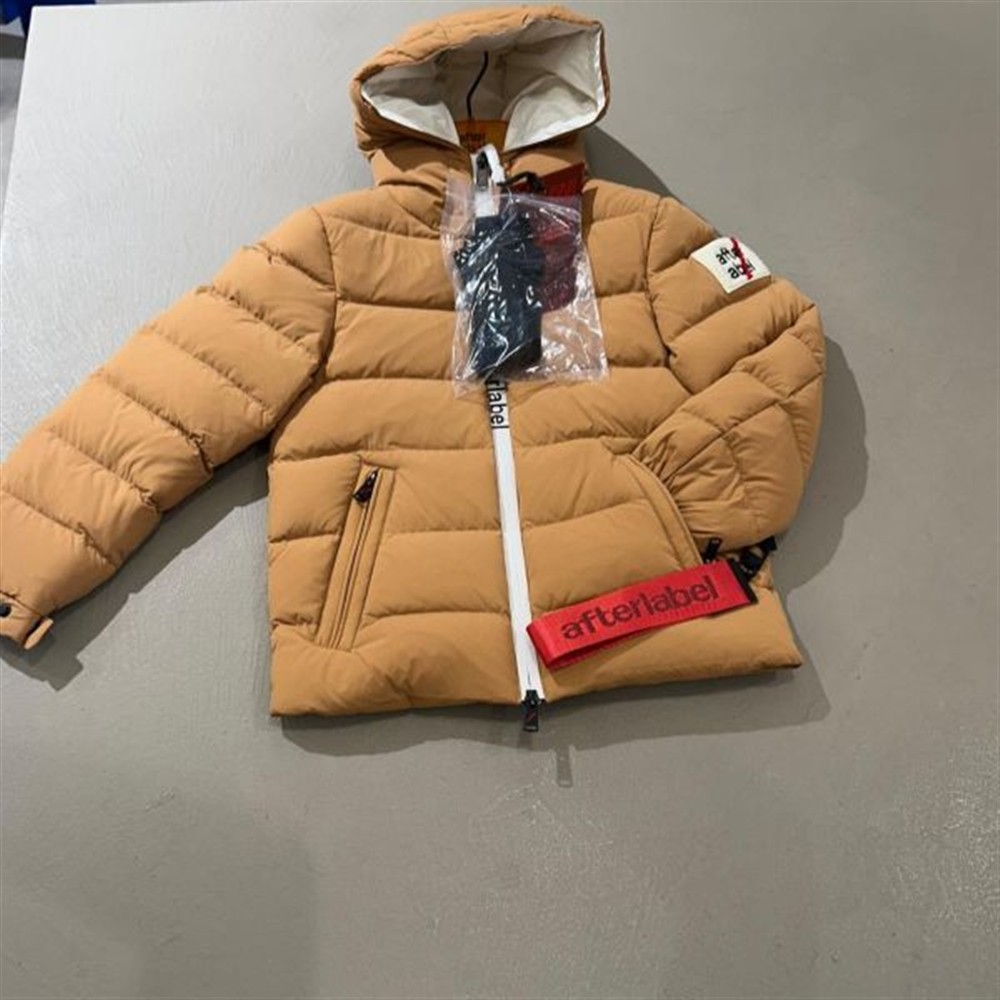 after label giubbotto brown