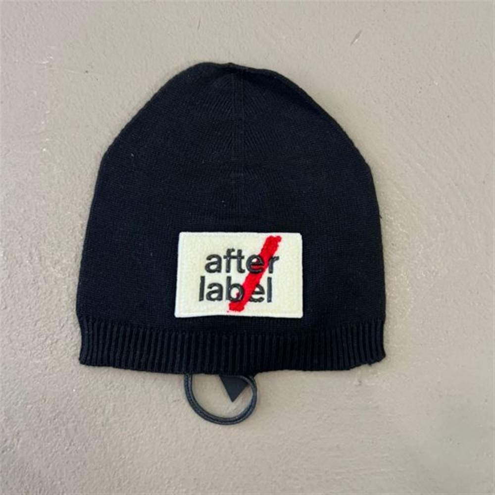 after label cappello nero
