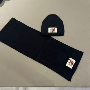 after label set sciarpa e cappello