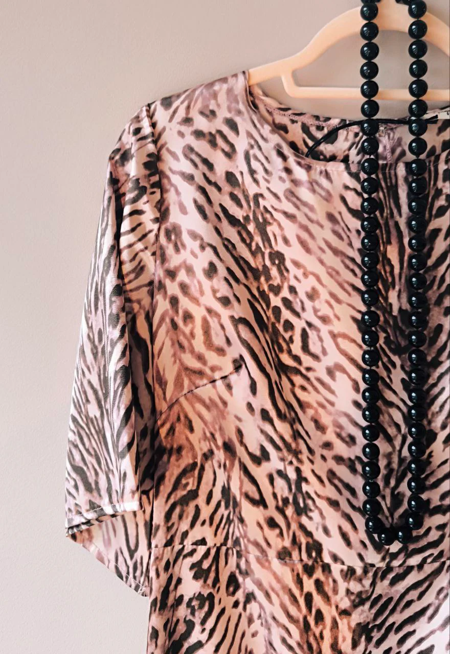 VESTITO MIDI RASO LEOPARDATO ROSA