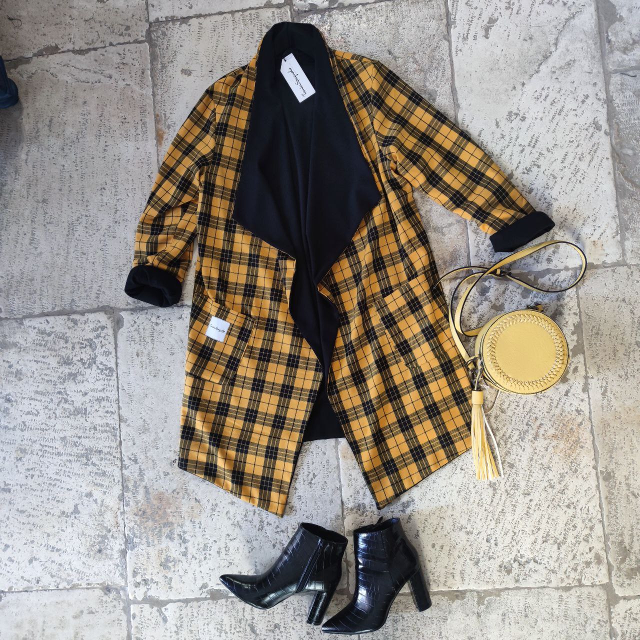 Cappotto comodo fluido reversibile in lana giallo - nero - immagine 2