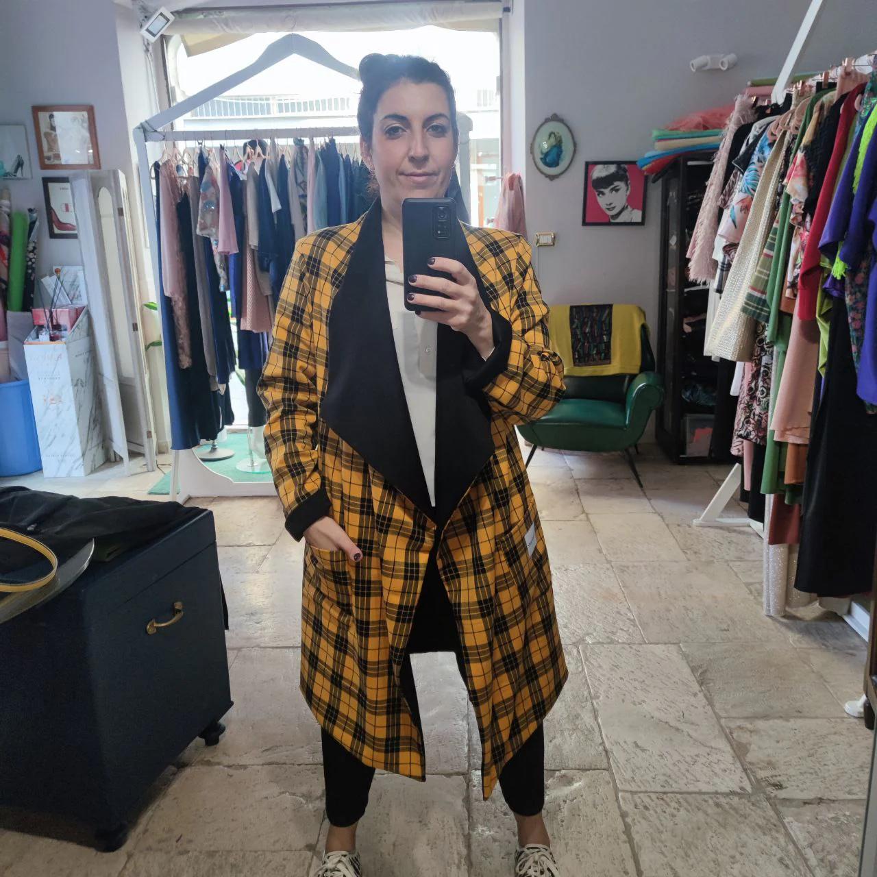 Cappotto comodo fluido reversibile in lana giallo - nero - immagine 3