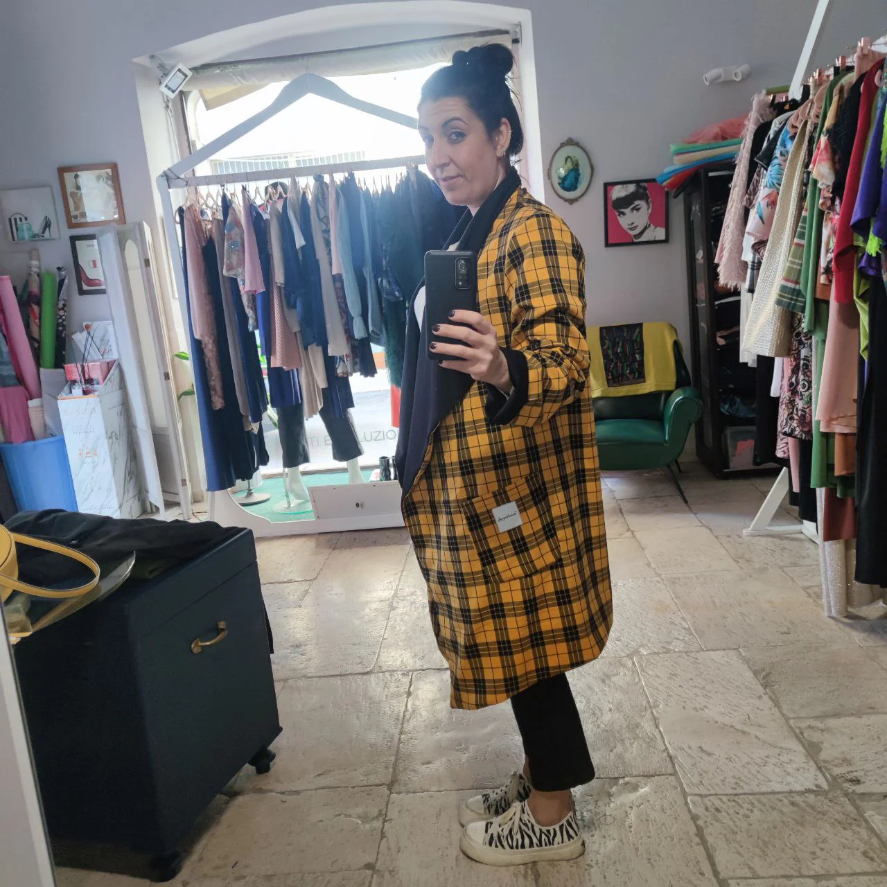 Cappotto comodo fluido reversibile in lana giallo - nero - immagine 4