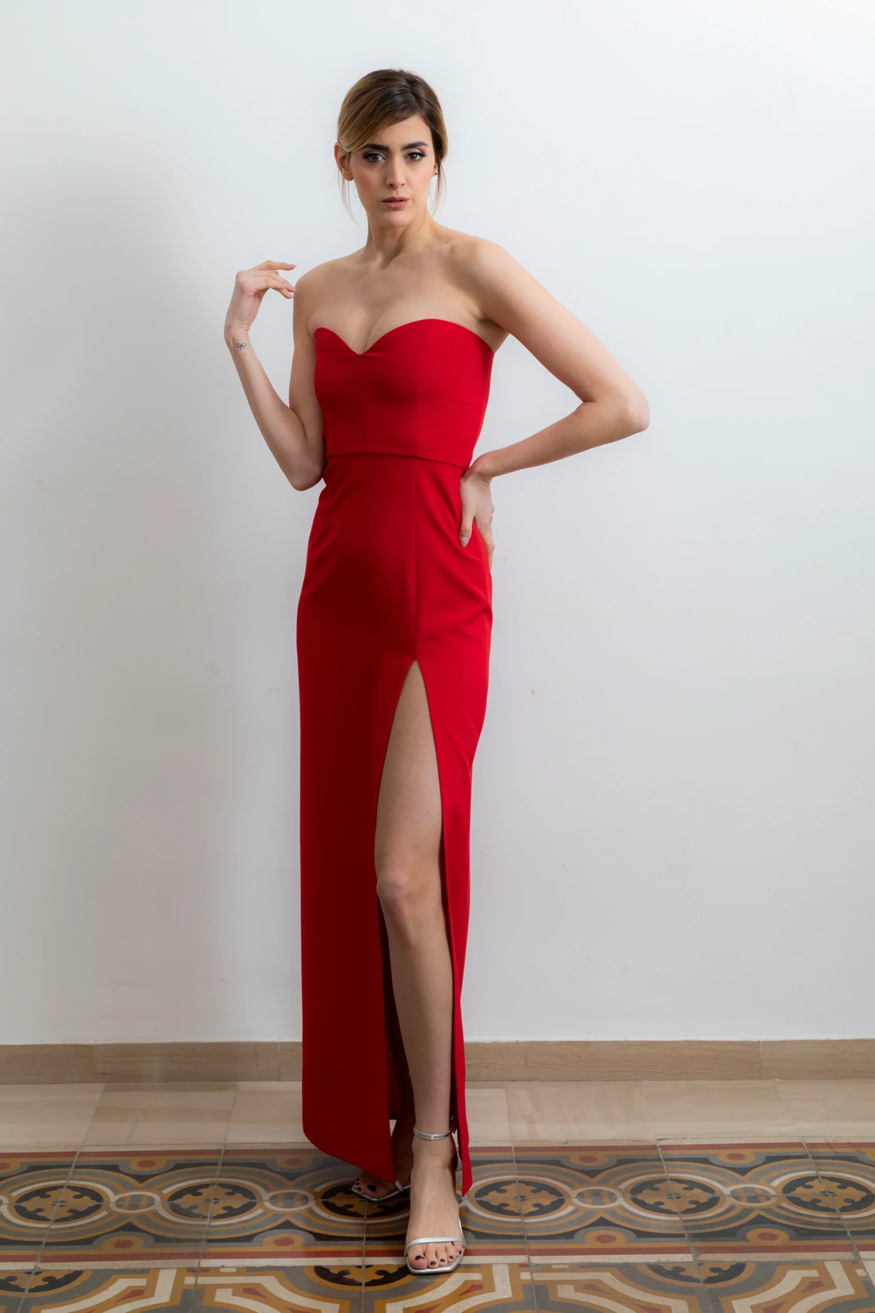 Abito Red Carpet Tubino Lungo rosso scollo a cuore e spacco davanti - immagine 3