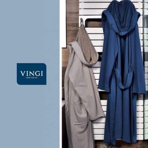 Accappatoio unisex marca Vingi modello Lisbona in microspugna leggera e super assorbente e con cappuccio