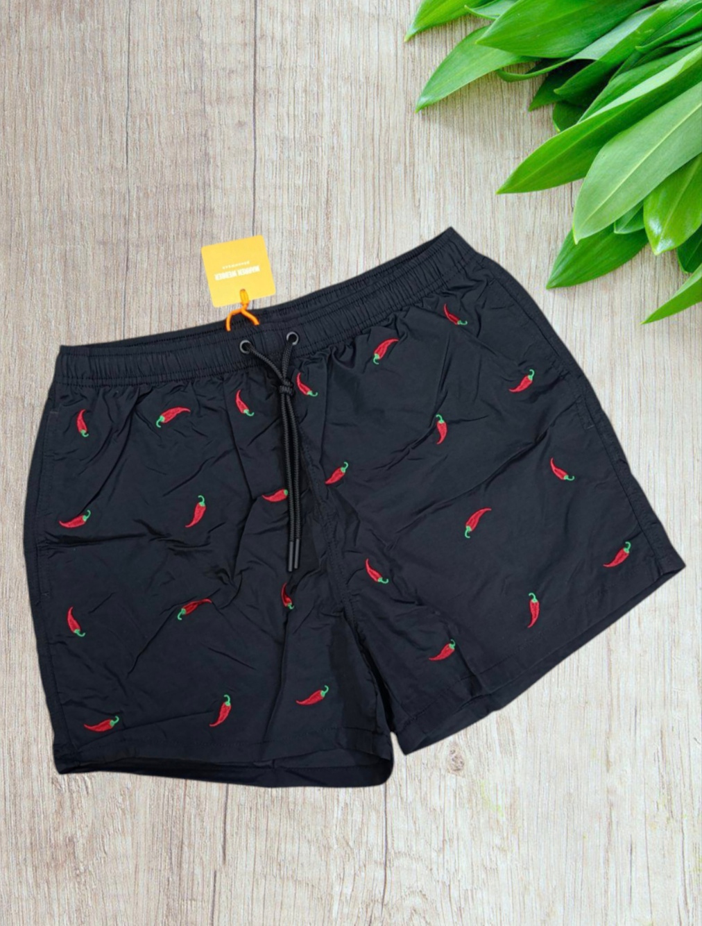 Costume uomo a pantaloncino modello “peperoncino” in colore nero - immagine 2