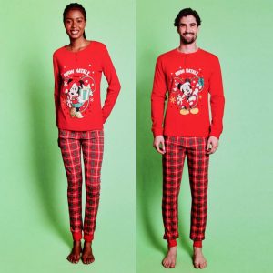 Pigiama natalizio per la coppia marca Sabor/Disney con Minnie e Mickey Mouse (Topolina e Topolino) in caldo cotone