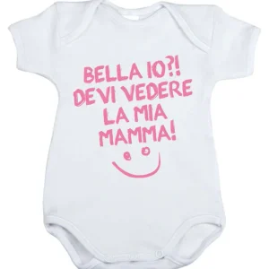 Body mezza manica in cotone con stampa "bella io?! devi vedere la mia mamma"