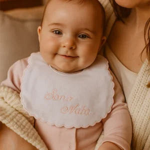Bavetta neonato in cotone con ricamo "Sono Nato"