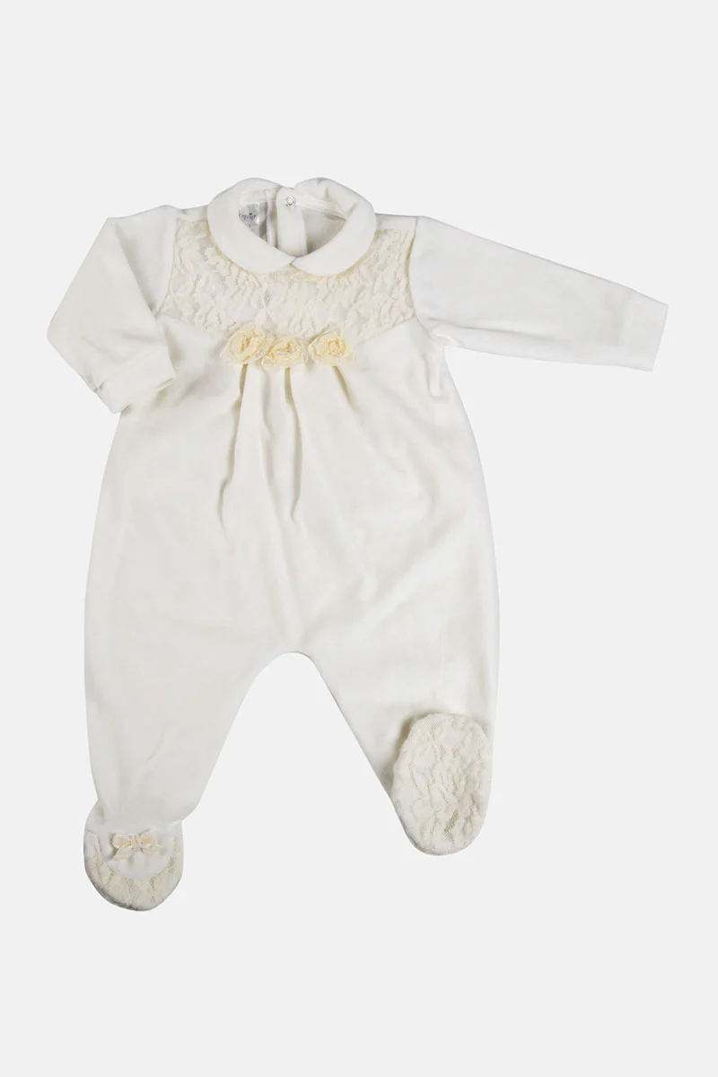 Tutina in ciniglia con inserti in pizzo lanoso e roselline applicate