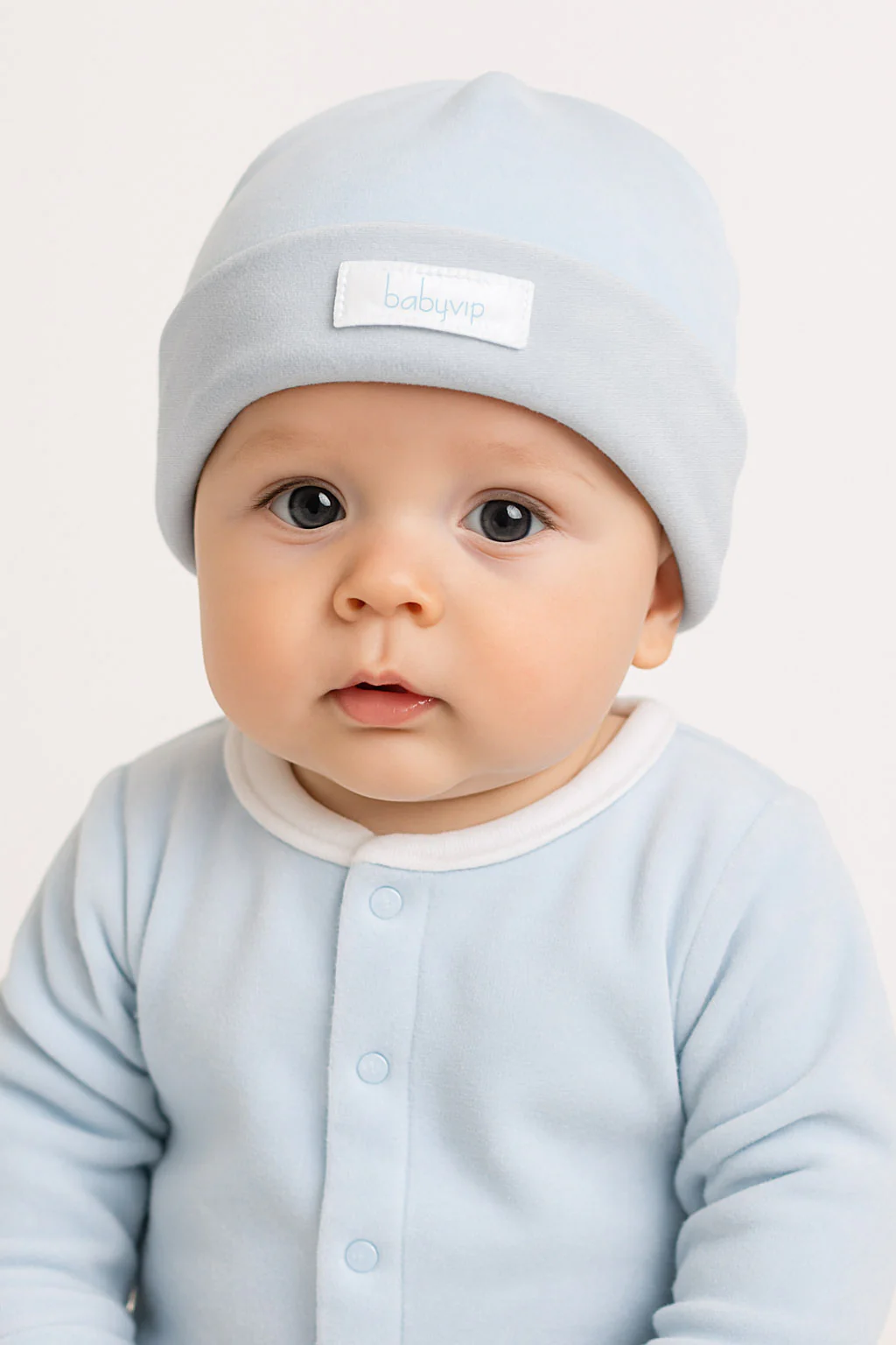 Cappellino in ciniglia con risvolto ed etichetta cucita baby vip - immagine 2