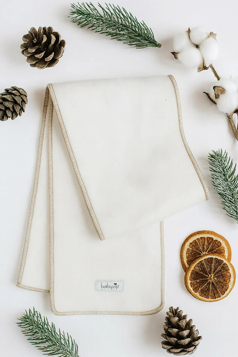 Sciarpa con etichetta Babyvip e profili in contrasto in differenti varianti - immagine 4