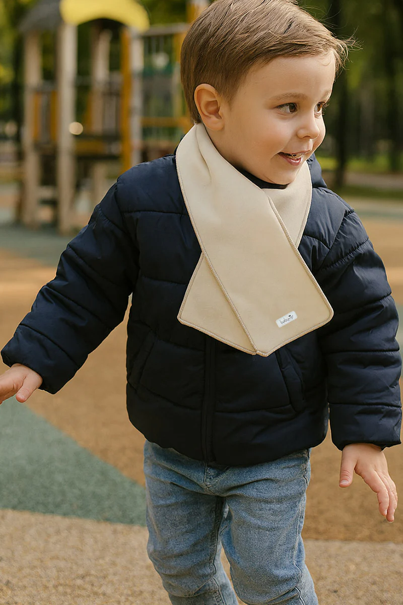 Sciarpa con etichetta Babyvip e profili in contrasto in differenti varianti - immagine 2