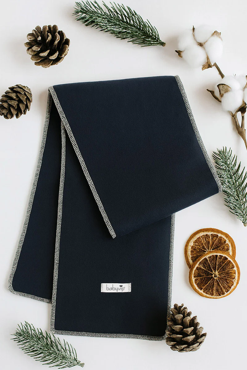 Sciarpa con etichetta Babyvip e profili in contrasto in differenti varianti - immagine 7