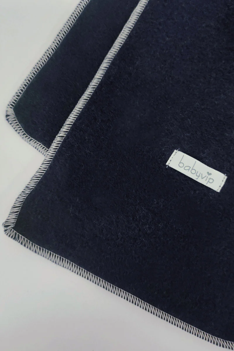 Sciarpa con etichetta Babyvip e profili in contrasto in differenti varianti - immagine 6