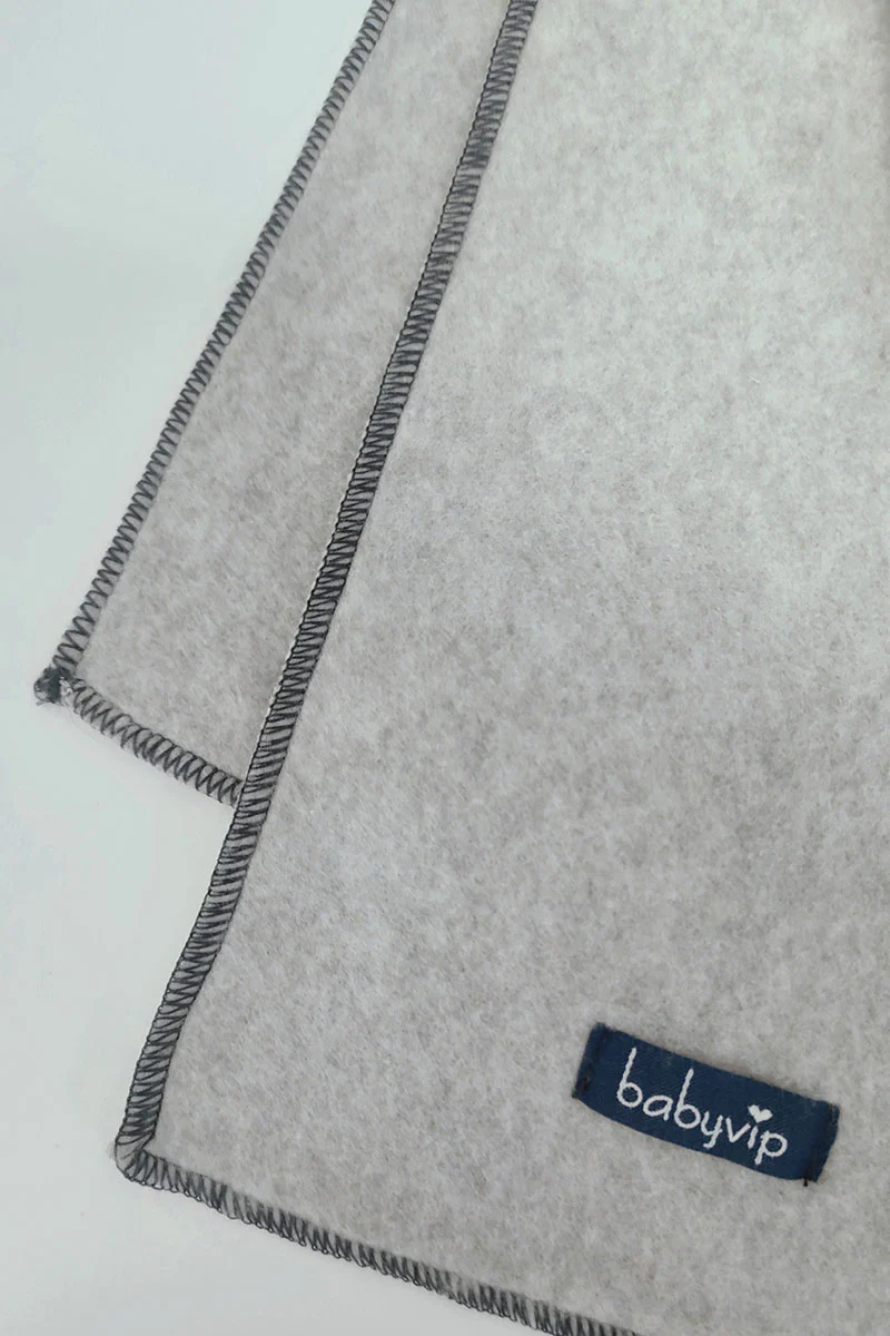 Sciarpa con etichetta Babyvip e profili in contrasto in differenti varianti - immagine 9