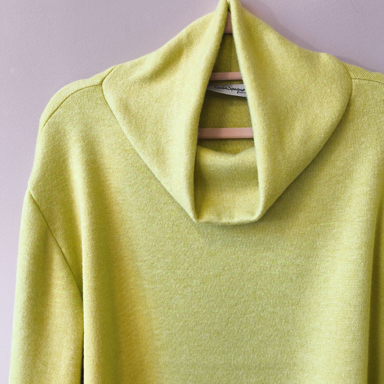 MAGLIONE MORBIDO CON COLLO ALTO - immagine 2