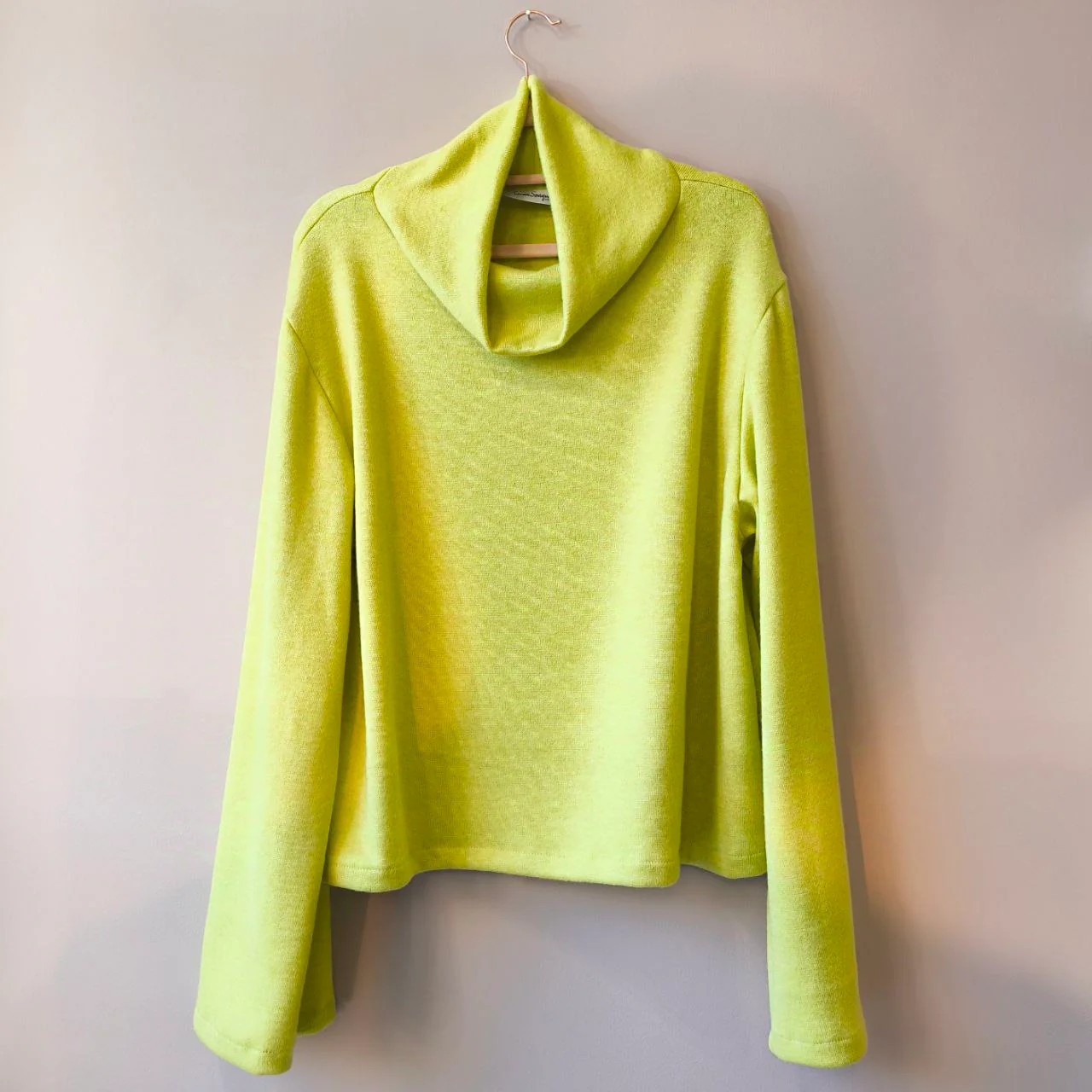 MAGLIONE MORBIDO CON COLLO ALTO - immagine 3