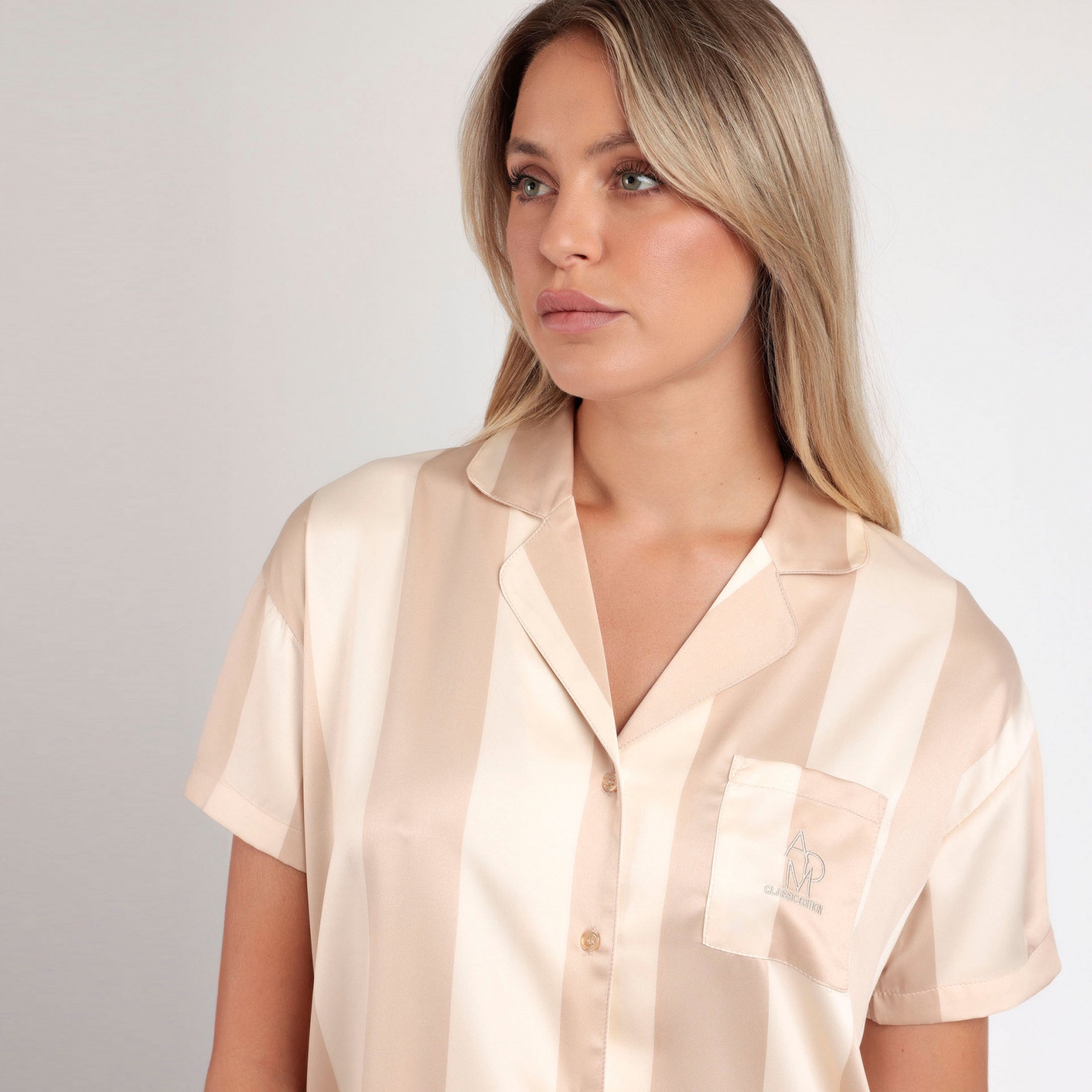 Pigiama donna marca Admas serie Classic Edition modello Gold tutto abbottonato avanti - immagine 3