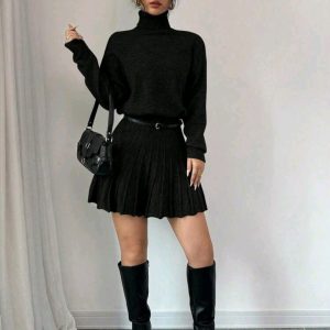 Completo maglia dolcevita con gonna modello Milano colore nero