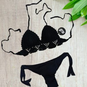 Bikini a triangolo total black ricamato stile cropped con brasiliano taglia 40/S