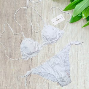 Bikini a triangolo con pizzo San Gallo colore bianco taglia 42/M