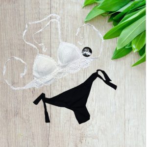 Bikini a triangolo black & white ricamato stile cropped con brasiliano taglia 40/S