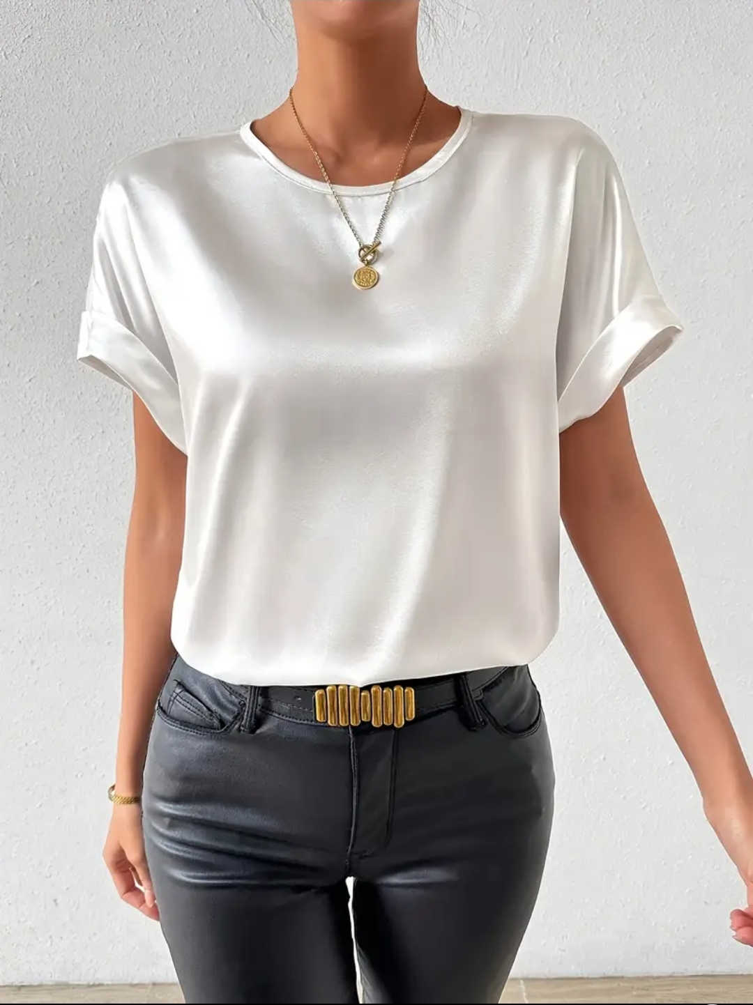 Maglia/Sottogiacca a mezza manica in morbido raso colore bianco - immagine 2