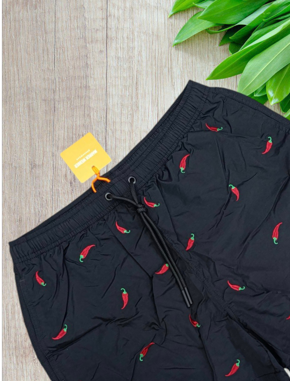 Costume uomo a pantaloncino modello “peperoncino” in colore nero - immagine 3