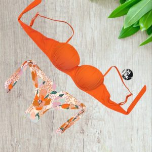 Bikini a balconcino push up modello fascia in colore arancio e slip a fantasia  taglia 46/XL