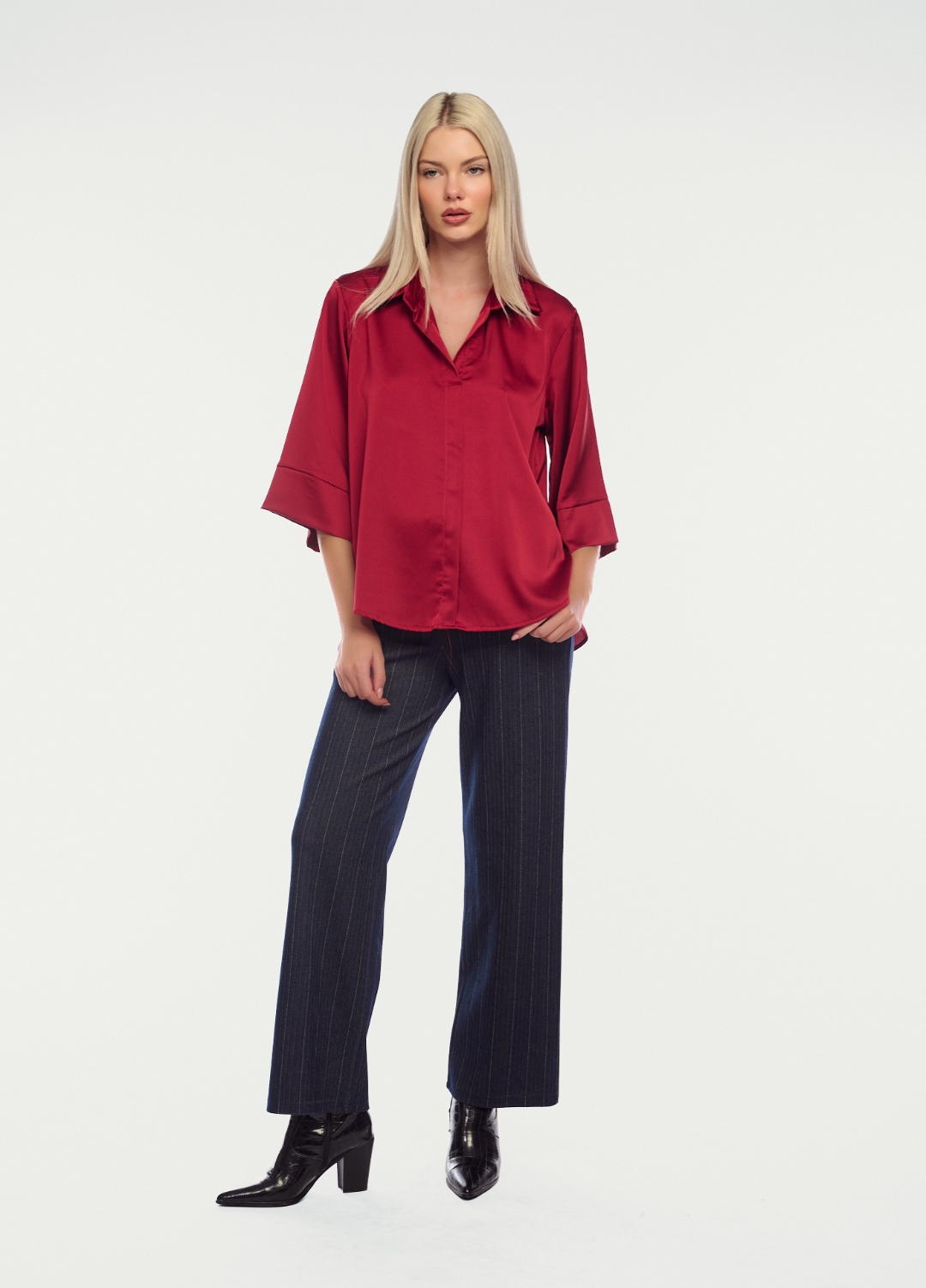Blusa satinata donna colore bordeaux satinata con maniche a tre quarti - immagine 3