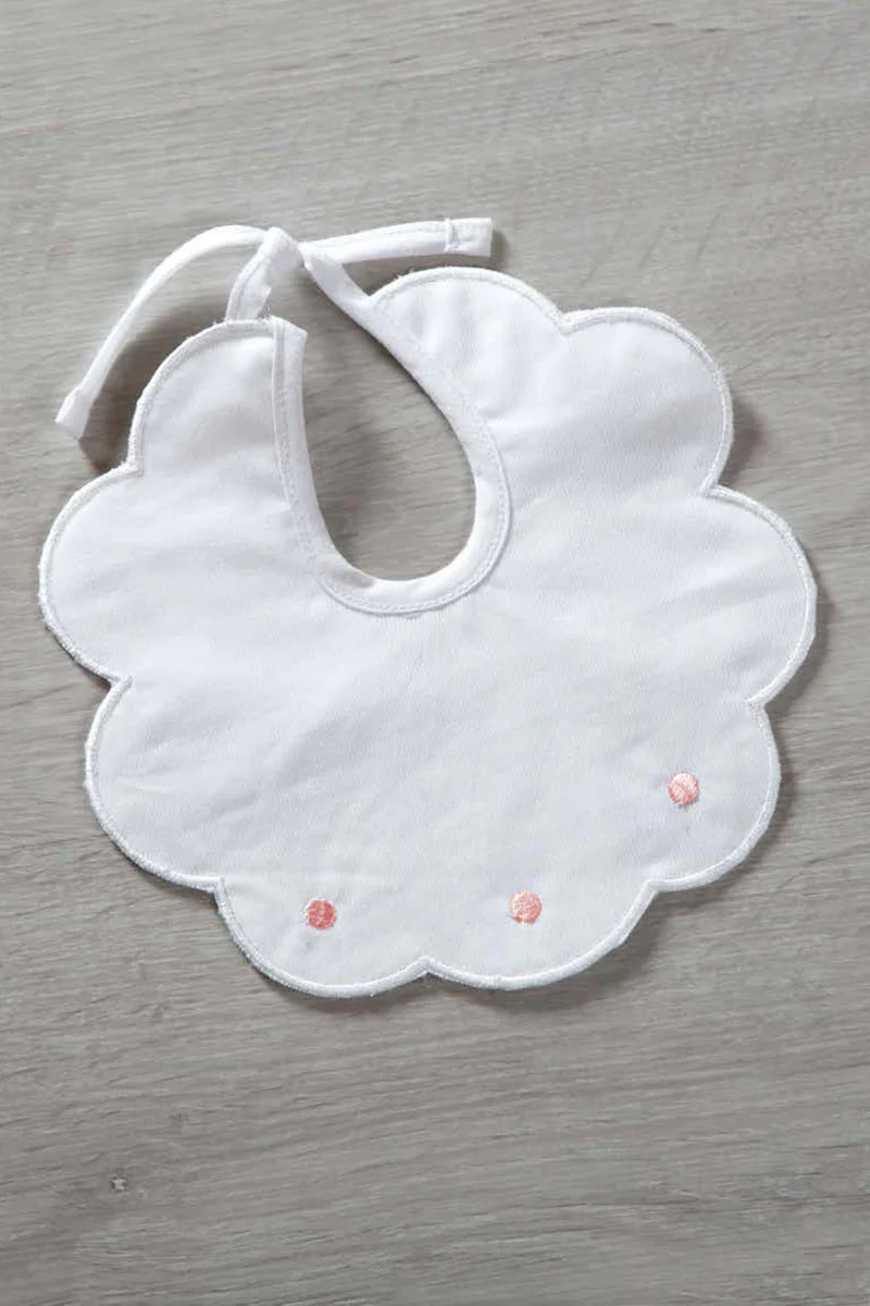 Bavetta neonato in cotone batista in piquet a navetta con ricamo pois - immagine 2