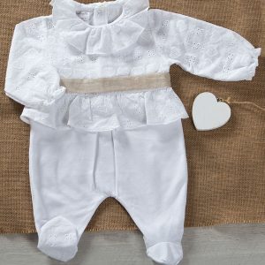 Tutina in piquet con inserti e balze arricciate in pizzo sangallo e cintura in tessuto effetto lino annodata sul retro con fiocco