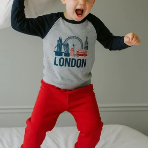 Pigiama in caldo cotone con stampa, maniche raglan e pantalone in contrasto