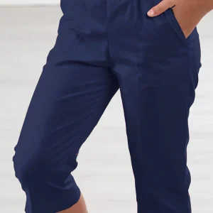Pantalone modello capri in tela di cotone con tasche e spacchetti sul fondo