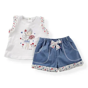 Completo: canotta in cotone elasticizzato con stampa, rouches in tela fantasia sui giri e short in tela jeans con tasche, risvolti e fiocco in tela fantasia floreale