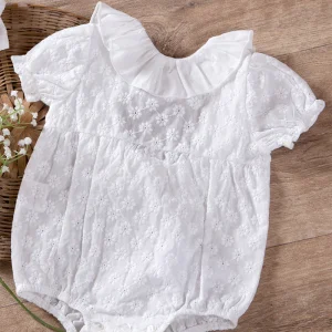 Pagliaccetto in pizzo sangallo di cotone con balza sullo scollo e maniche a palloncino