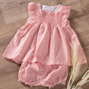Vestitino neonata in tela di cotone organico con scollo quadro e punto smock