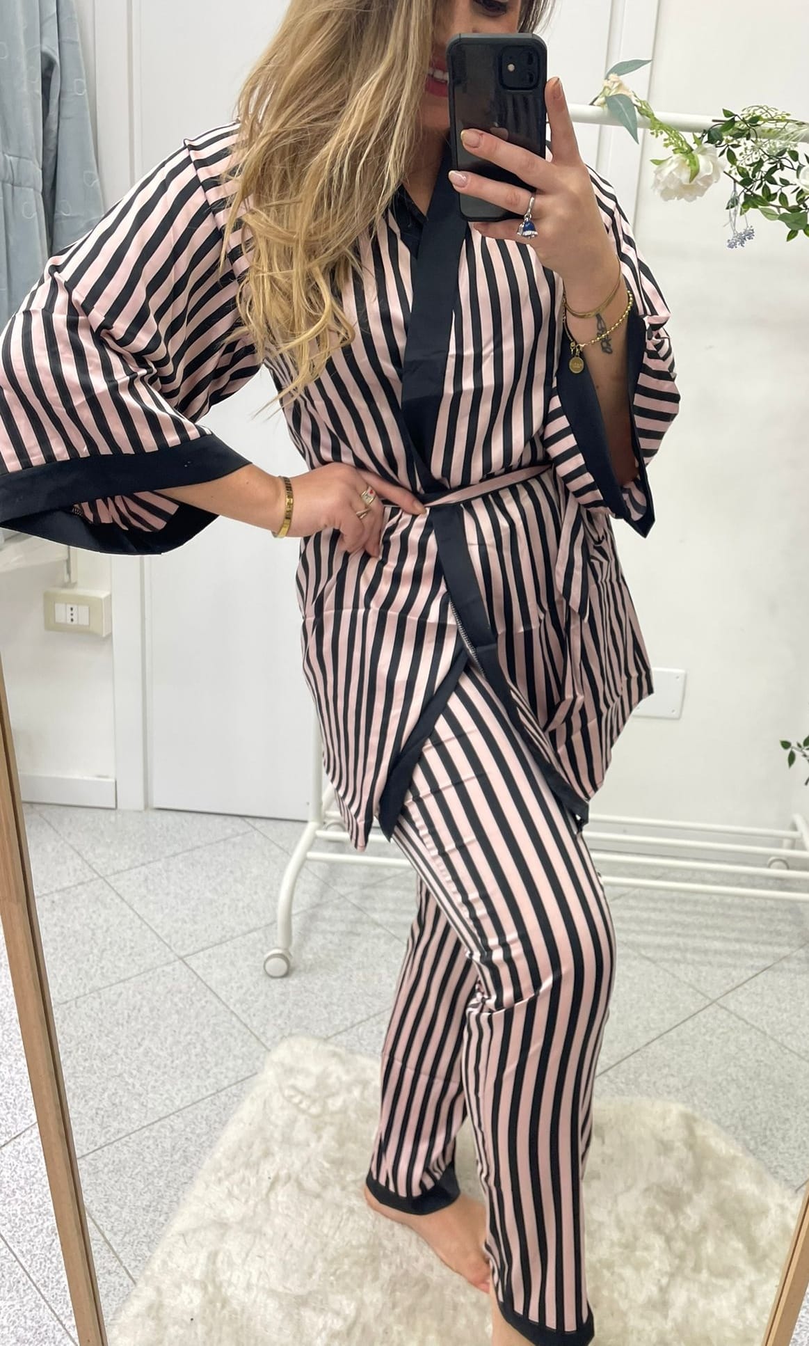 Pigiama donna in raso tre pezzi con canotta corta in pizzo - immagine 7