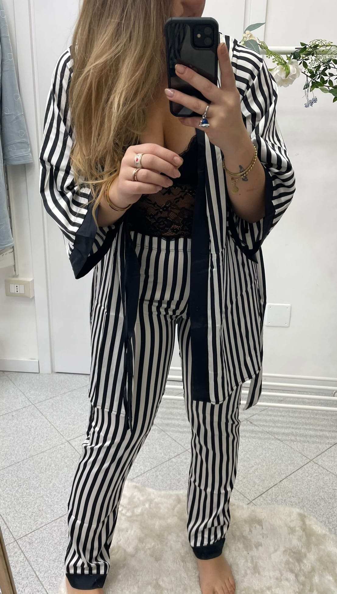 Pigiama donna in raso tre pezzi con canotta corta in pizzo - immagine 5