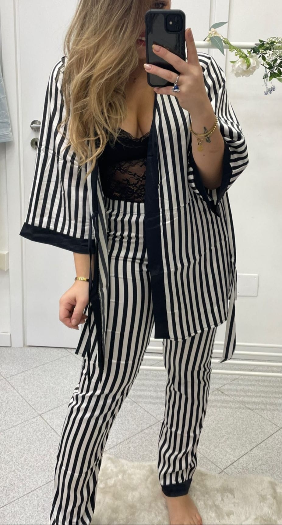 Pigiama donna in raso tre pezzi con canotta corta in pizzo - immagine 8