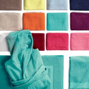 Accappatoio Bassetti modello Pop Color in 100% spugna con cappuccio