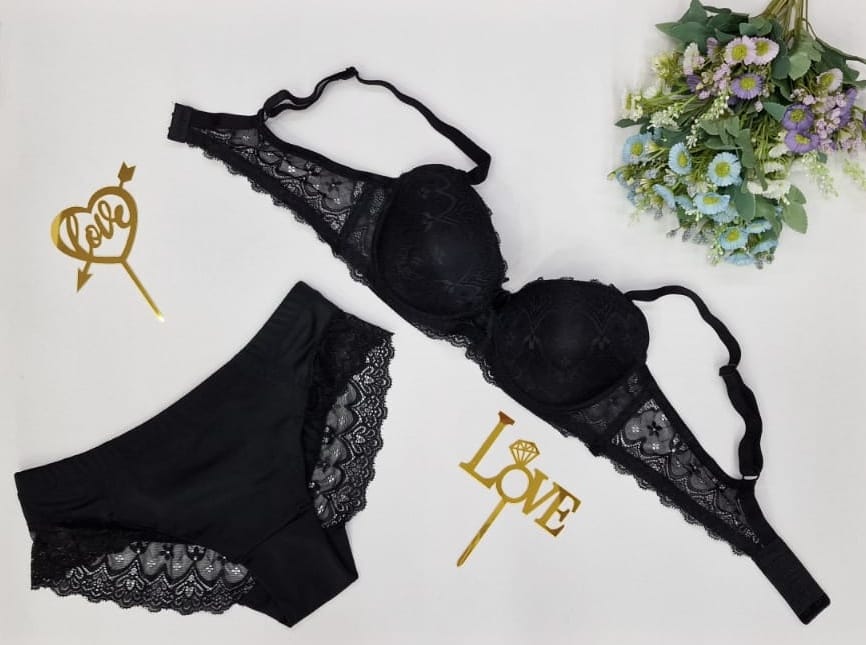 Completino intimo in pizzo a balconcino in coppa C e slip Love and bra - immagine 8