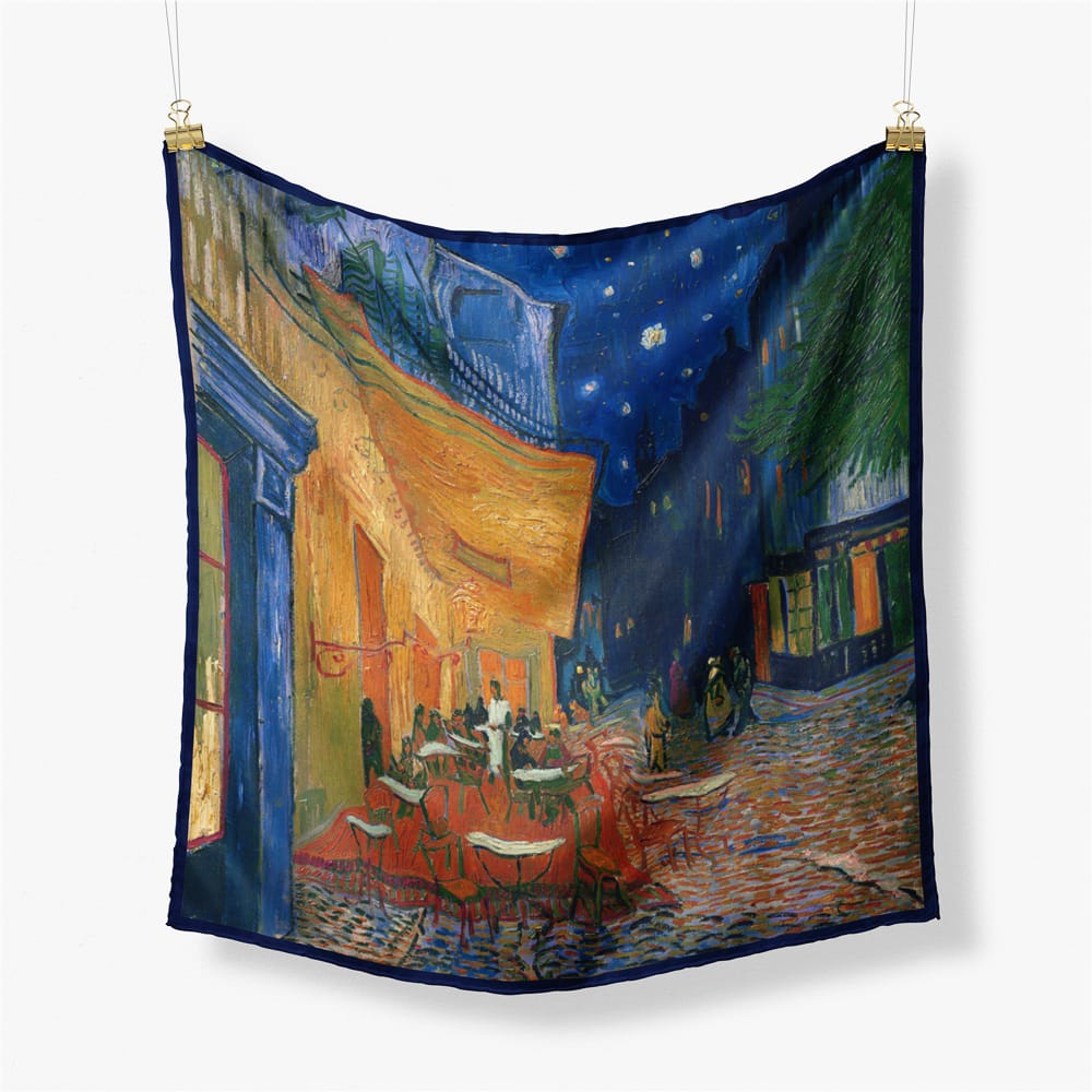 Foulard quadrato d’ autore raffigurante il quadro “CAFFE SULLA TERRAZZA” di Van Gogh