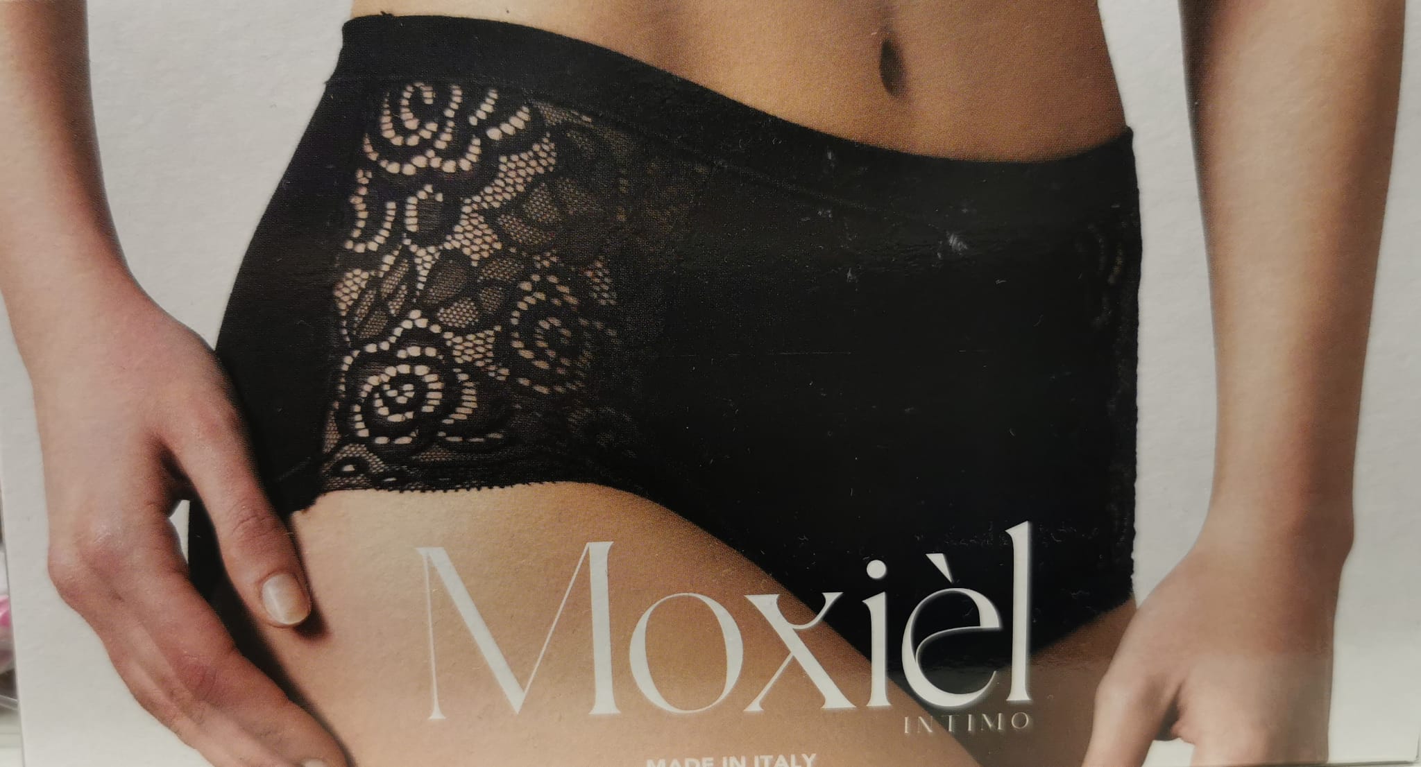 Slip maxi donna Moxièl in cotone elasticizzato con inserti di pizzo laterali in confezione da 4 pezzi